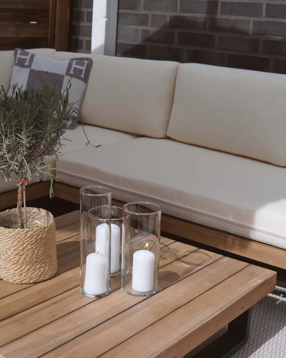 Sofá de jardim de canto com mesa 5 lugares MYKONOS à direita Madeira de Acácia certificada Branco creme